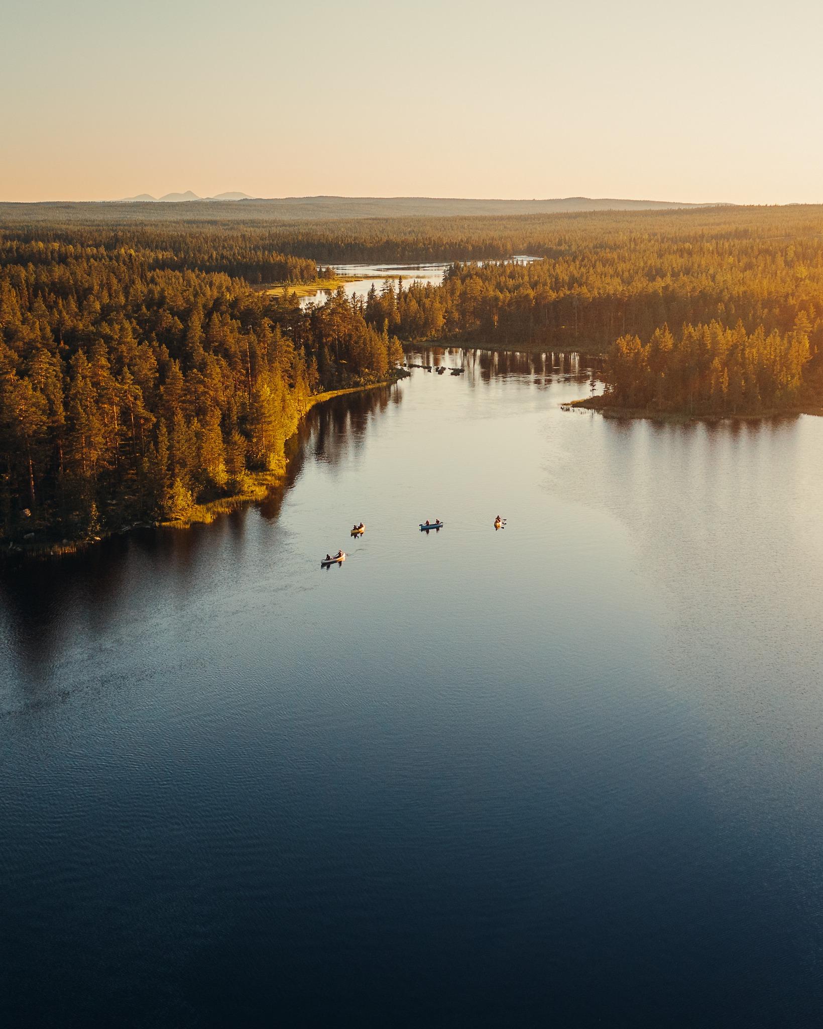 Sommarkväll sjö